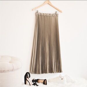 Dynamite Pleated Maxi Skirt in Metallic Olive Green